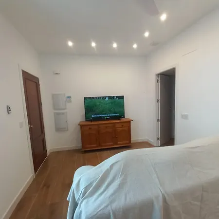 Casa Plaza Profesor Lopez Neyra דירה *